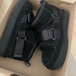 SOLD!! NWT UGG Ultra Mini Hybrid black size 7